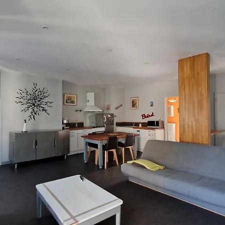 Le Gite De La Tete De L'Art Objat Extérieur photo